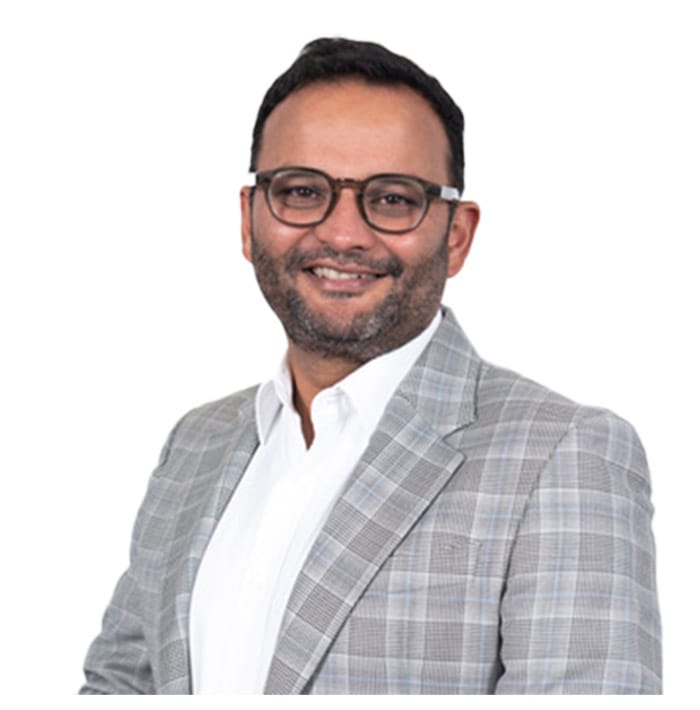 Aesthetic transformation through dental implant treatment