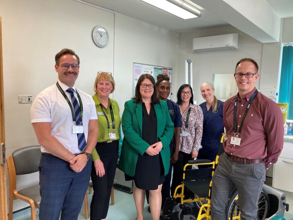 MP for Luton and South Bedfordshire visits CDS’s Liverpool Road dental clinic