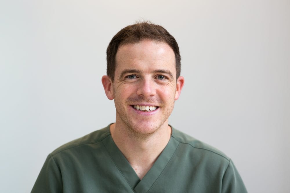 Digitally Guided Full-Arch Immediate Implant Rehabilitation with an FP1 Restoration